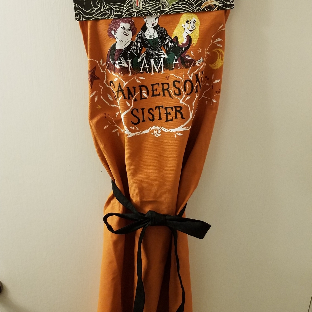 New Hocus Pocus Halloween Apron - Picture 2 of 5